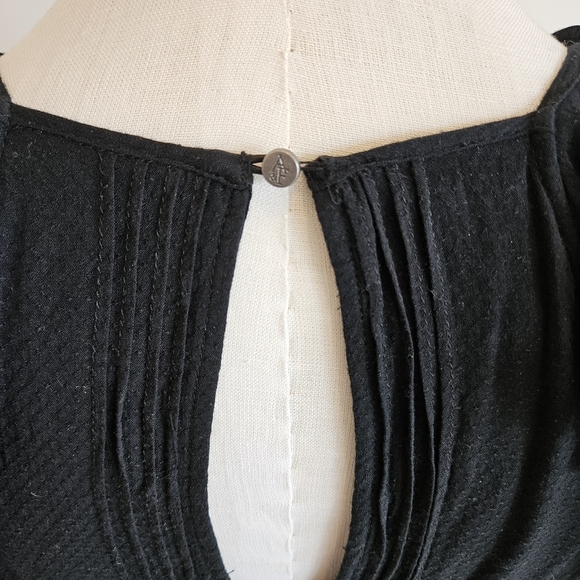 Abercrombie & Fitch Black Ruffle Blouse With Keyhole Back - Picture 3 of 4